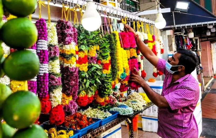 Singapore: Street Food & Ethnic Quarters Kick Scooter Tour - Why this tour works for first-time Singapore visitors