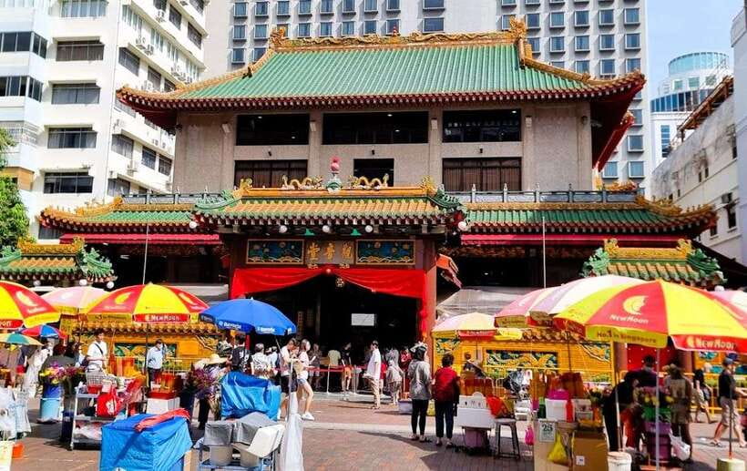 Singapore: Street Food & Ethnic Quarters Kick Scooter Tour - Albert Centre and Singapore’s hawker flavors