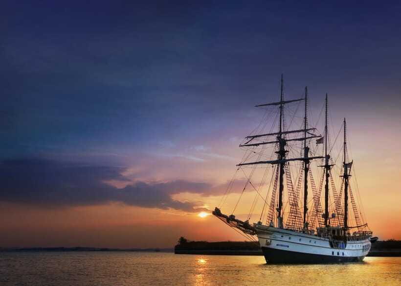Singapore: Sunset Tall Ship Cruise with 4-Course Meal - Should you book the Royal Albatross dinner cruise?