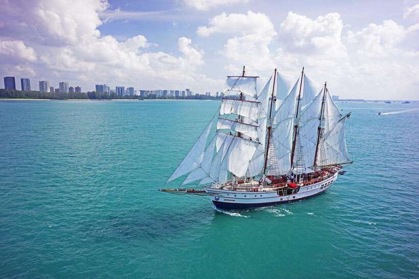 Singapore: Sunset Tall Ship Cruise with 4-Course Meal - Dinner on the upper deck