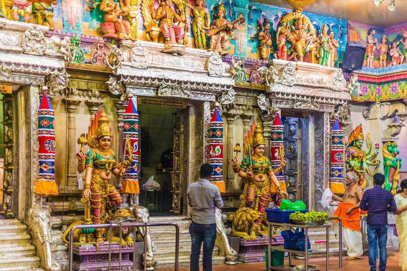 Singapore: Temples, Chinatown and Little India Private Tour - How the transport and timing shape the experience