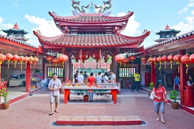 Singapore to Batam:City Tour with Ferry Tickets & Lunch - Welcome to Batam and the first temple stop