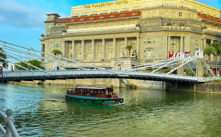 Spectra & Garden Rhapsody Shows with Singapore River Cruise - Lau Pa Sat as an optional finish