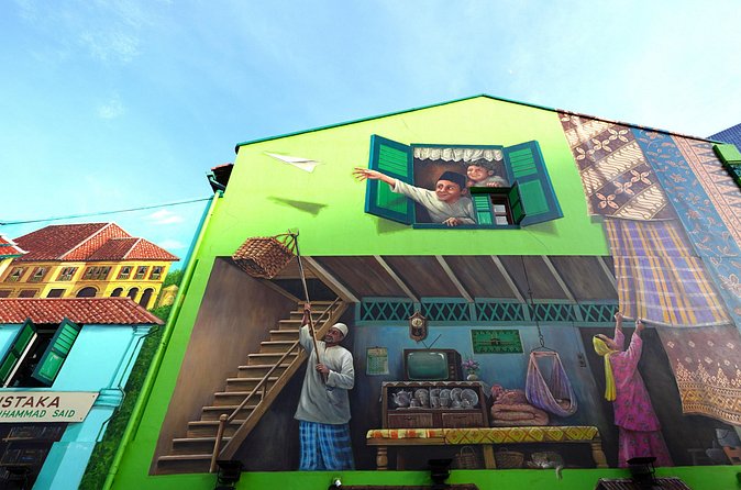 Thread of Faith and Fabric: Singapore Kampong Glam Walking Tour - Snacks that give the walk a social rhythm