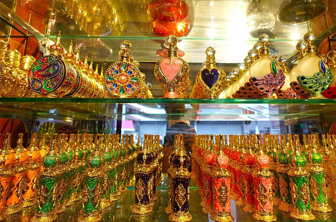 Thread of Faith and Fabric: Singapore Kampong Glam Walking Tour - A comfortable pace for Singapore’s heat