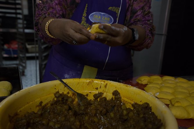 Ultimate Food Journey - Trying kueh pie tee and other local specialties