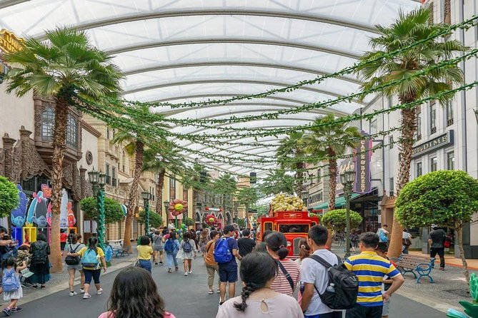 Universal Studios Singapore + Roundtrip Transfers - Jurassic Park means water and weather planning